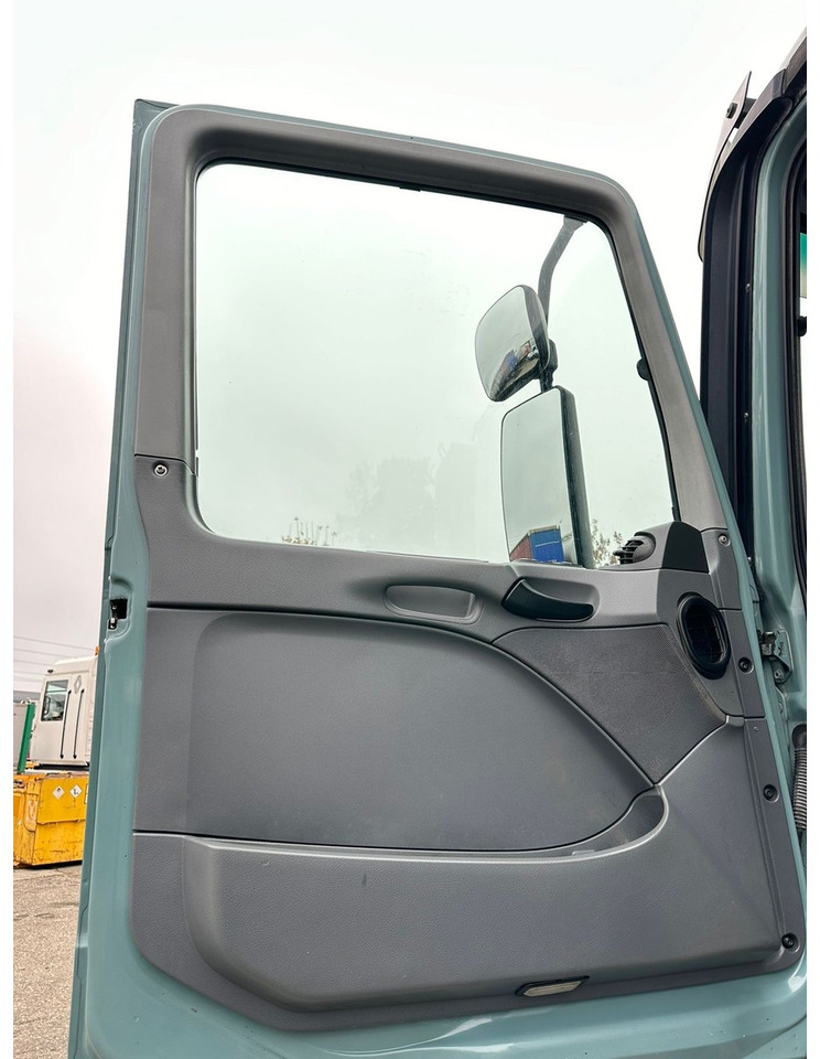 Kravas automašīna pašizgāzējs MERCEDES-BENZ Actros 3246 8x4 Kipper: foto 7