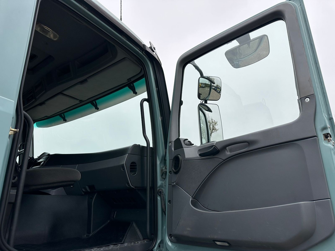 Kravas automašīna pašizgāzējs MERCEDES-BENZ Actros 3246 8x4 Kipper: foto 8