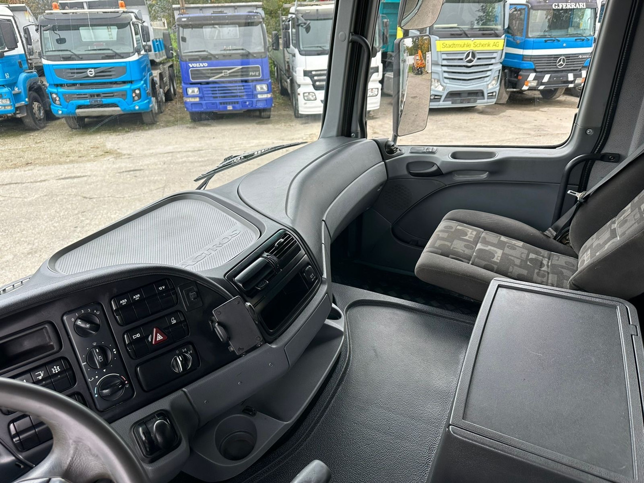 Kravas automašīna pašizgāzējs MERCEDES-BENZ Actros 3246 8x4 Kipper: foto 12