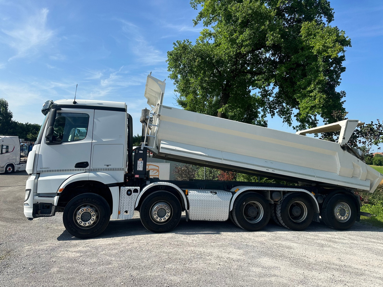 MERCEDES-BENZ Arocs 4451 10x4 Kipper - Kravas automašīna pašizgāzējs: foto 2 MERCEDES-BENZ Arocs 4451 10x4 Kipper - Kravas automašīna pašizgāzējs: foto 2
