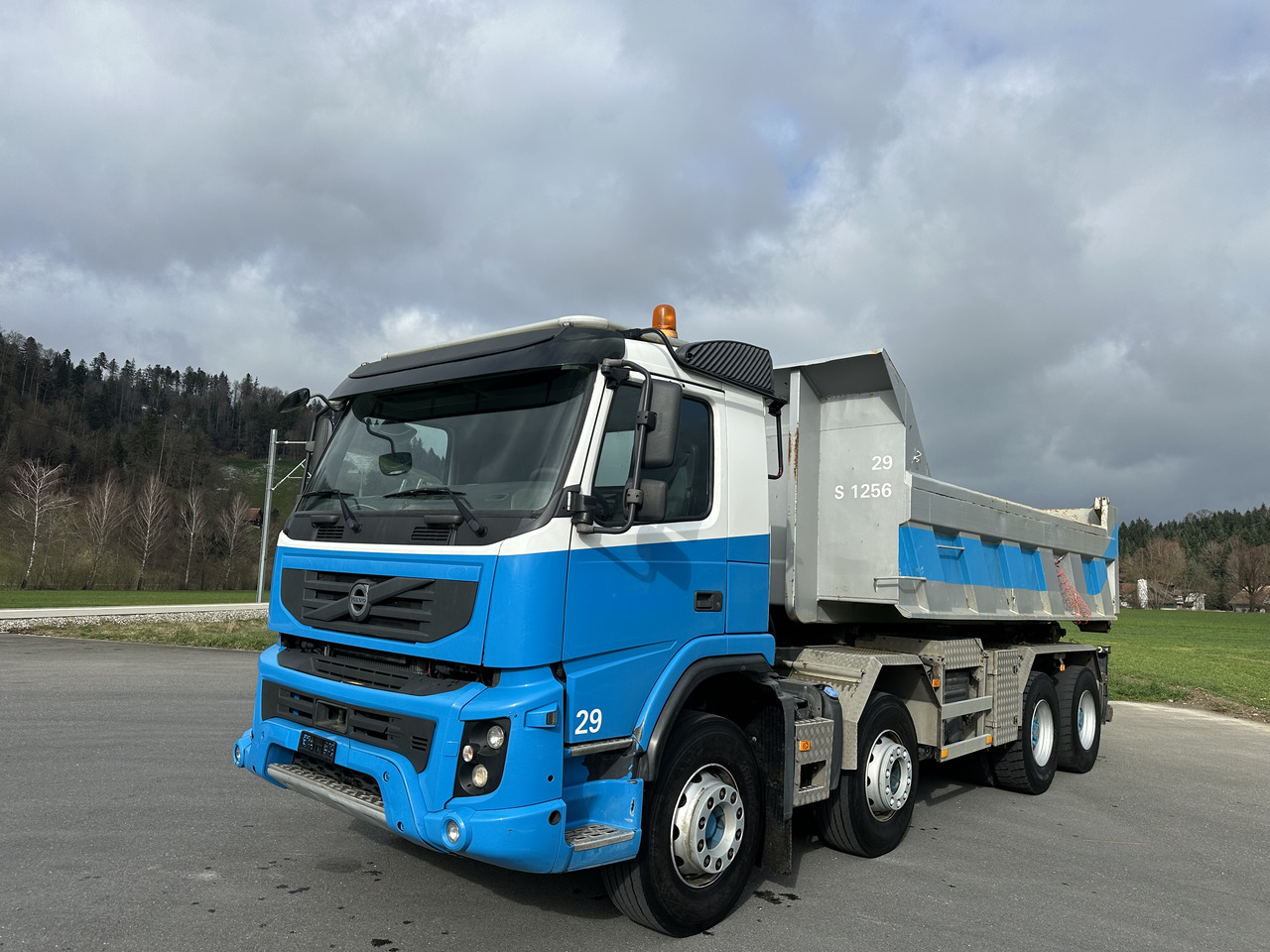 VOLVO FMX 420 440 460 480 8x4 Kettengäret sörling mulde - Pacēlājs ar āķi: foto 1 VOLVO FMX 420 440 460 480 8x4 Kettengäret sörling mulde - Pacēlājs ar āķi: foto 1