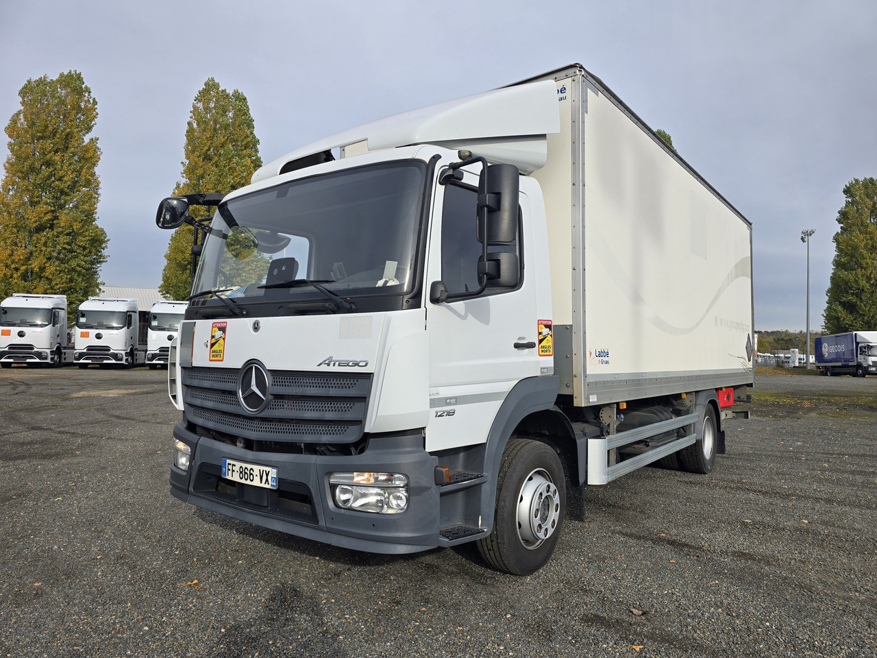 MERCEDES-BENZ Atego 1218 - Box - LIFT - SIDE DOOR - ADR - Kravas automašīna ar slēgto virsbūvi: foto 1 MERCEDES-BENZ Atego 1218 - Box - LIFT - SIDE DOOR - ADR - Kravas automašīna ar slēgto virsbūvi: foto 1