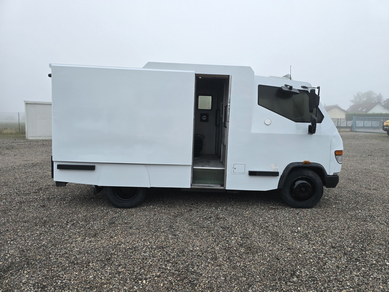 Mercedes Vario 816 - Inkasācijas mašīna: foto 3 Mercedes Vario 816 - Inkasācijas mašīna: foto 3