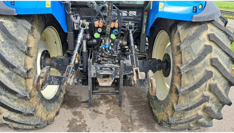 New Holland T 4.105 - Traktors: foto 5 New Holland T 4.105 - Traktors: foto 5