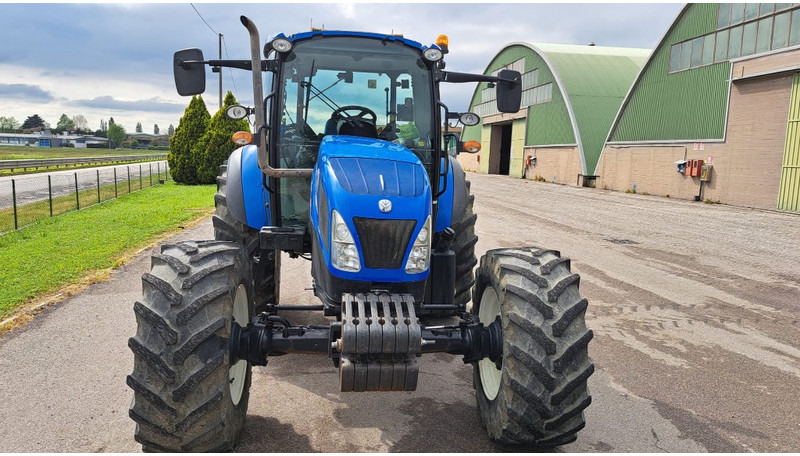 New Holland T 4.105 - Traktors: foto 2 New Holland T 4.105 - Traktors: foto 2