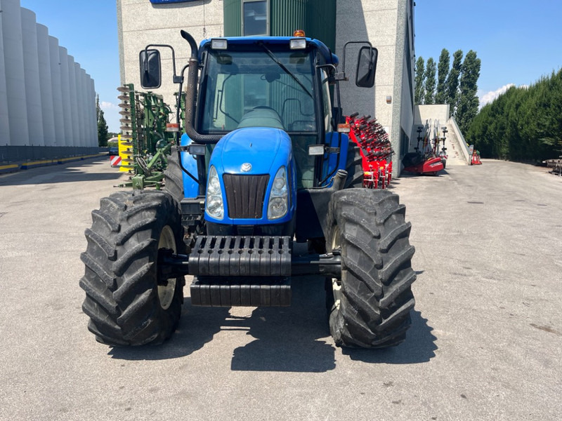 New Holland TL 100 A - Traktors: foto 2 New Holland TL 100 A - Traktors: foto 2