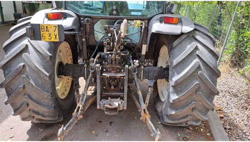 New Holland TN 95 D A - Traktors: foto 4 New Holland TN 95 D A - Traktors: foto 4