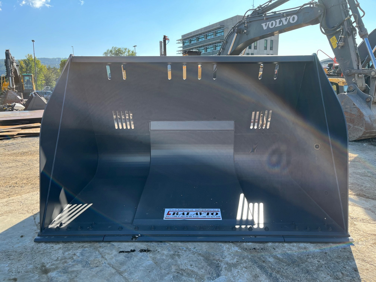 Balavto Loader bucket 3000 mm - Iekrāvēja kauss: foto 1 Balavto Loader bucket 3000 mm - Iekrāvēja kauss: foto 1
