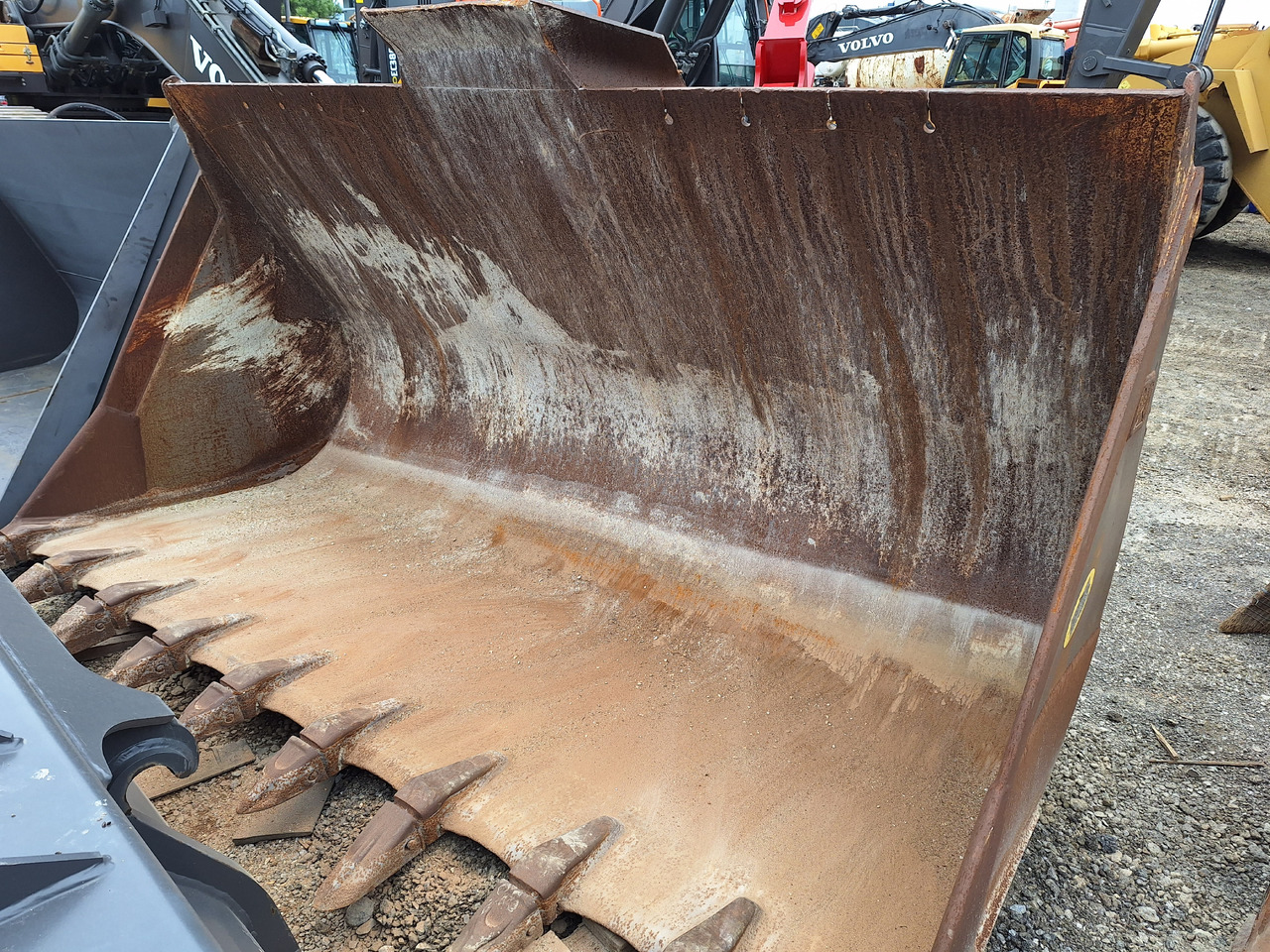 Caterpillar Loader bucket 3300 mm - Iekrāvēja kauss: foto 1 Caterpillar Loader bucket 3300 mm - Iekrāvēja kauss: foto 1