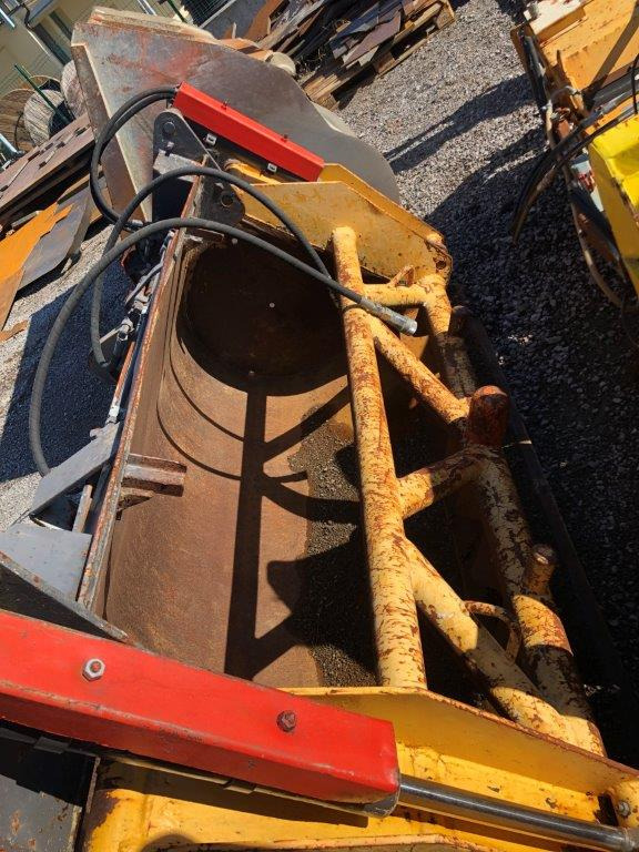 Front loader bucket with closure 2300 mm Volvo - Iekrāvēja kauss - Riteņu iekrāvējs: foto 1 Front loader bucket with closure 2300 mm Volvo - Iekrāvēja kauss - Riteņu iekrāvējs: foto 1