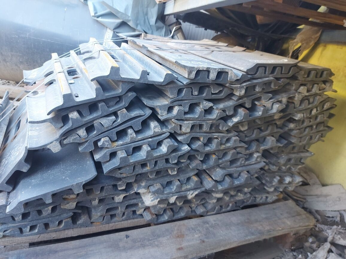 Grouser pads 600 mm Daewoo-Doosan DX225 NLC, Daewoo-Doosan Solar 220, Daewoo-Doosan Solar 225, Hitachi ZX180 LC, Hitachi ZX240, Hyundai HX180 HIGH WALKER, Komatsu PC150 LC, Komatsu PC160, Komatsu PC - Kāpurķēdes - Ekskavators: foto 1 Grouser pads 600 mm Daewoo-Doosan DX225 NLC, Daewoo-Doosan Solar 220, Daewoo-Doosan Solar 225, Hitachi ZX180 LC, Hitachi ZX240, Hyundai HX180 HIGH WALKER, Komatsu PC150 LC, Komatsu PC160, Komatsu PC - Kāpurķēdes - Ekskavators: foto 1