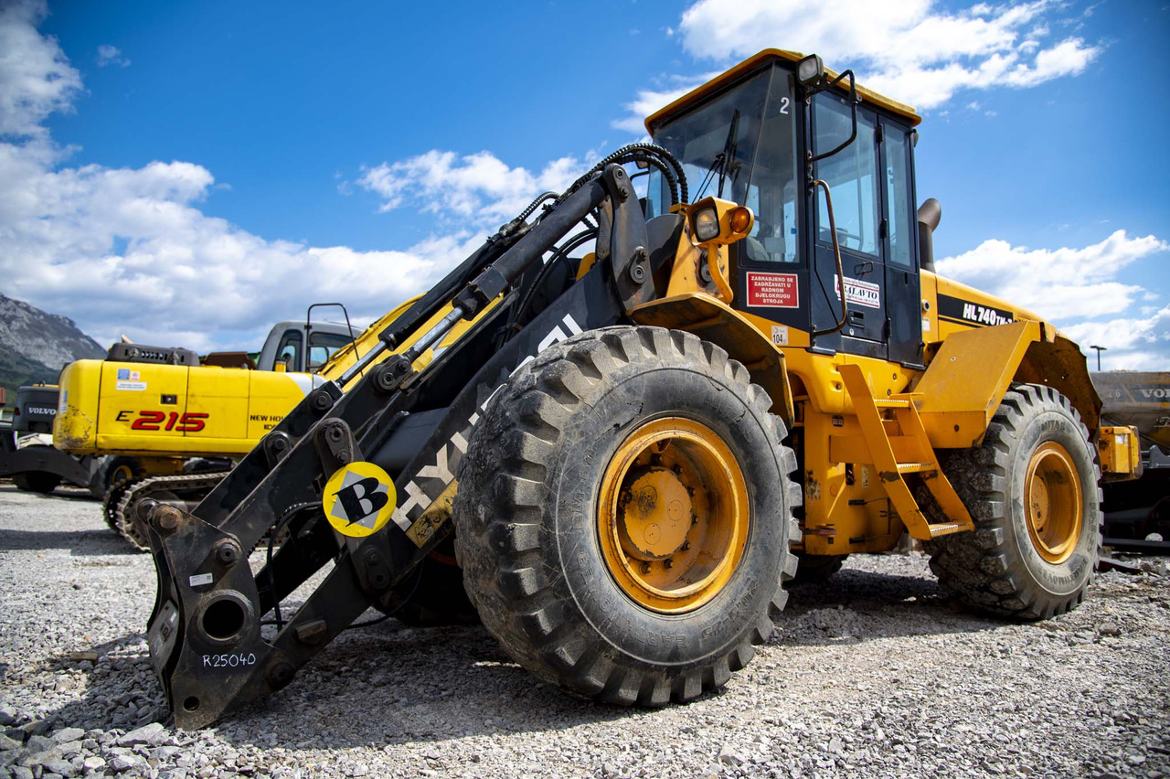 HYUNDAI HL740TM-7 for parts - Riteņu iekrāvējs: foto 1 HYUNDAI HL740TM-7 for parts - Riteņu iekrāvējs: foto 1