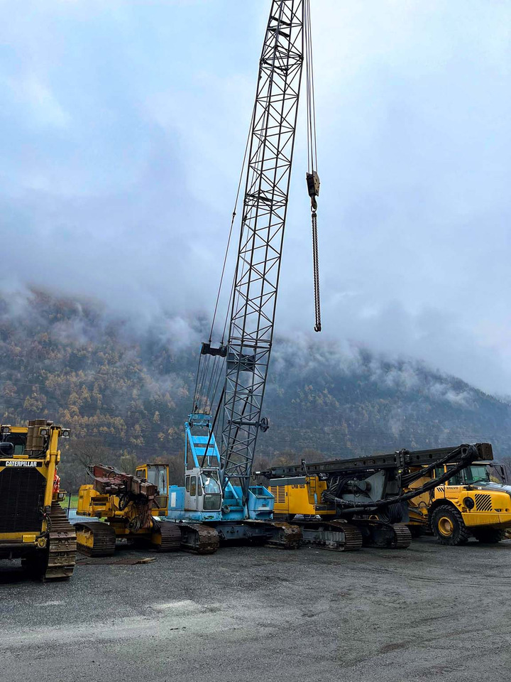 Hitachi KH 180-2 - Kāpurķēžu celtnis: foto 1 Hitachi KH 180-2 - Kāpurķēžu celtnis: foto 1