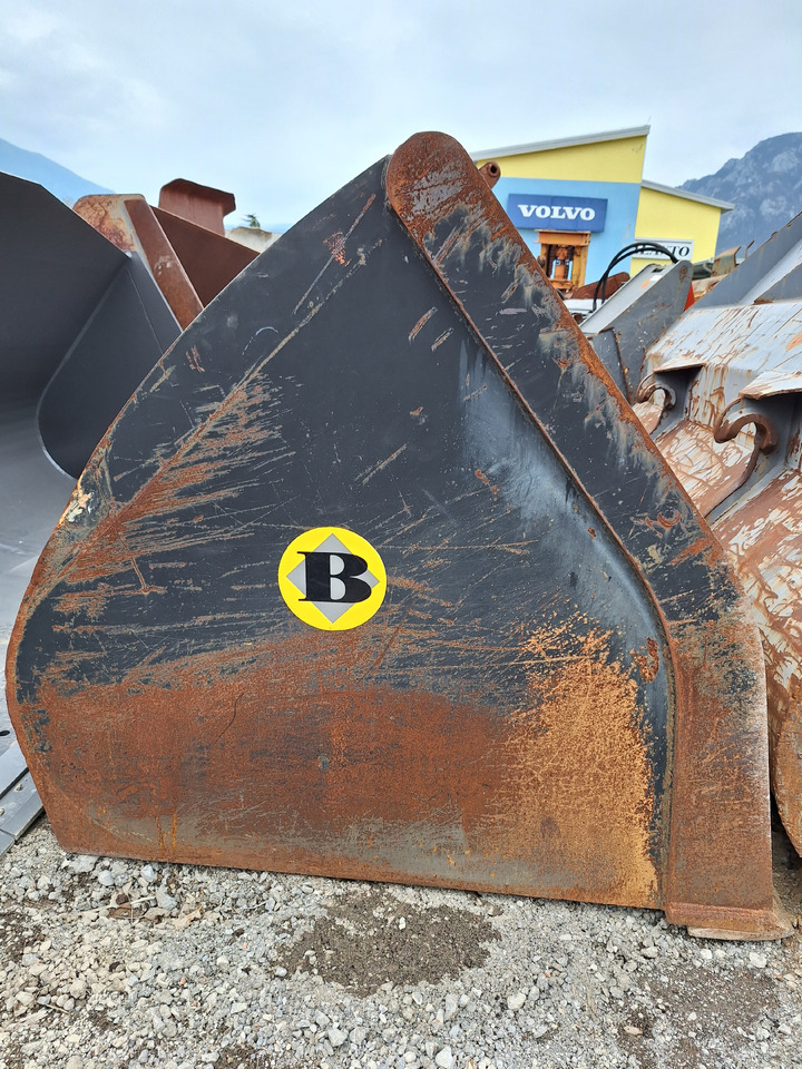 Loader bucket 2200 mm BOE - Iekrāvēja kauss: foto 1 Loader bucket 2200 mm BOE - Iekrāvēja kauss: foto 1