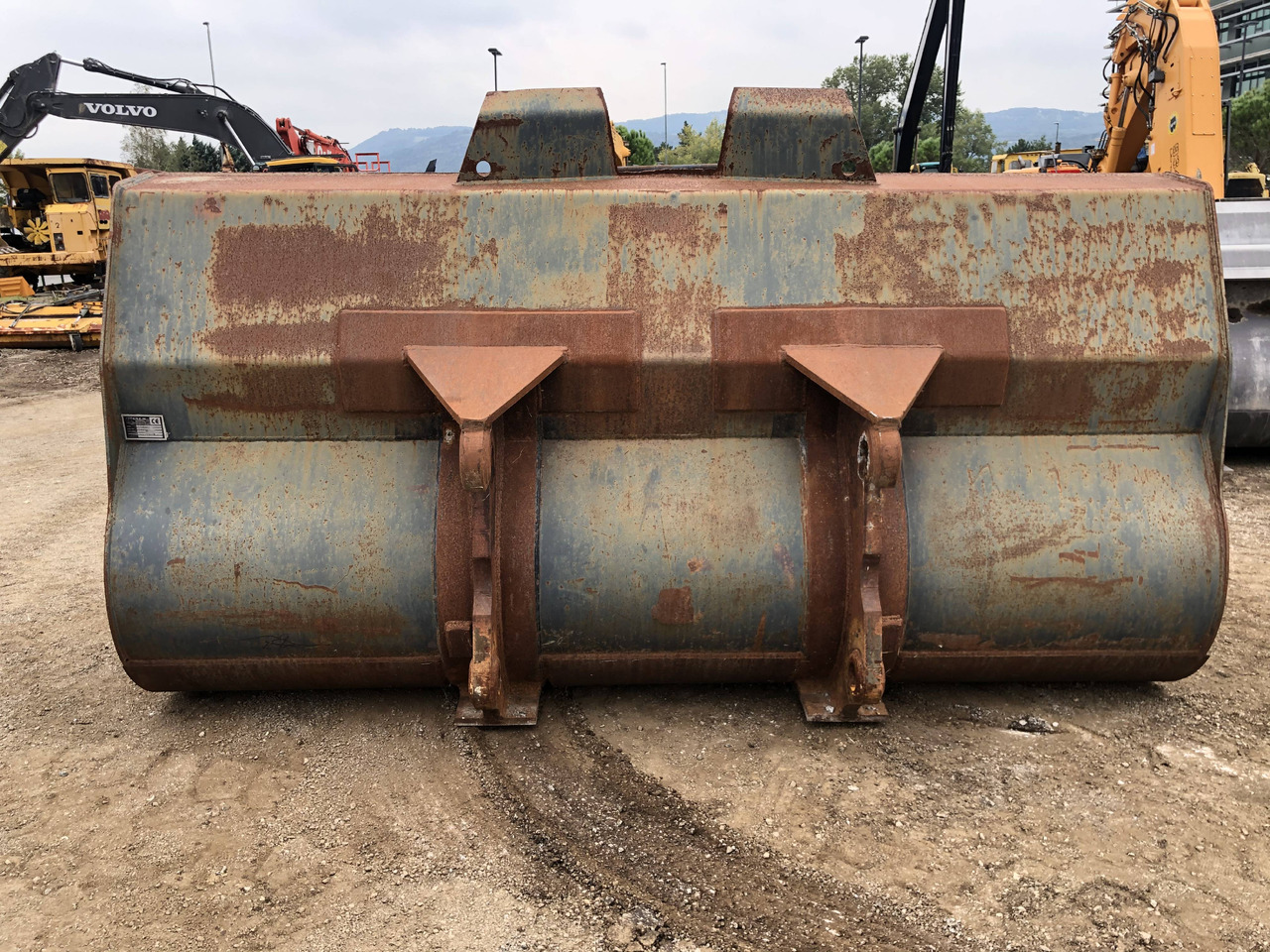 Loader bucket 3400 mm Volvo - Iekrāvēja kauss: foto 4 Loader bucket 3400 mm Volvo - Iekrāvēja kauss: foto 4