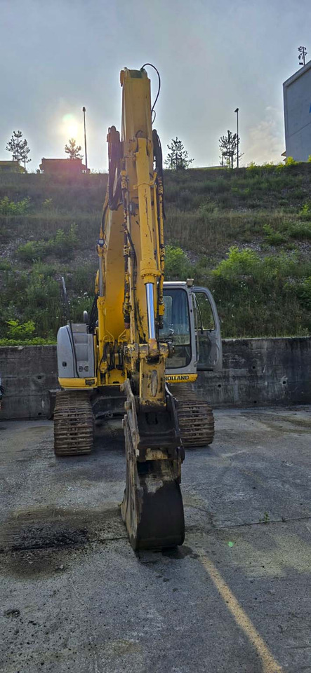 New Holland Kobelco E150B - Kāpurķēžu ekskavators: foto 4 New Holland Kobelco E150B - Kāpurķēžu ekskavators: foto 4