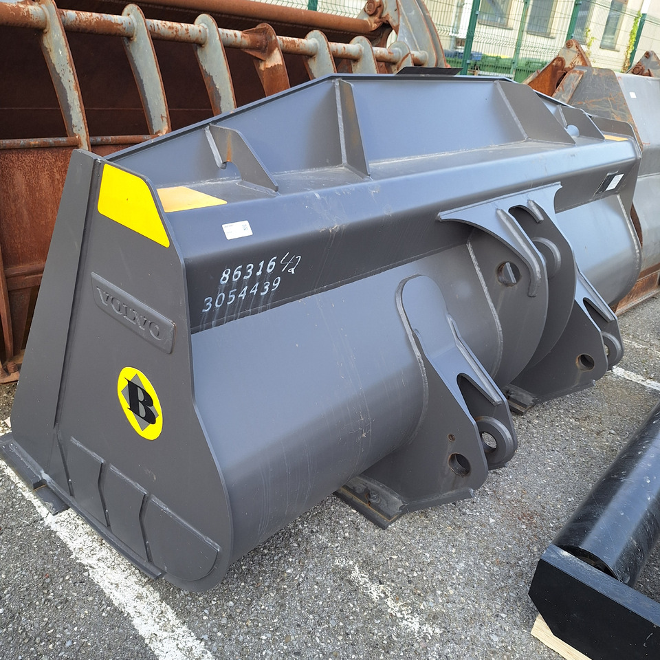 VOLVO 2880 mm for 18-22 ton wheel loaders - Iekrāvēja kauss - Celtniecības tehnika: foto 3 VOLVO 2880 mm for 18-22 ton wheel loaders - Iekrāvēja kauss - Celtniecības tehnika: foto 3