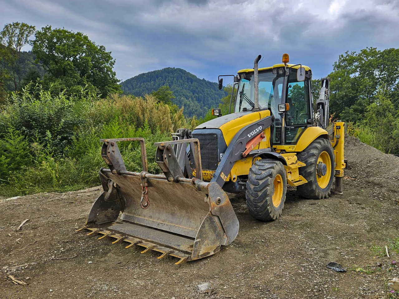 VOLVO BL71 - Ekskavators-iekrāvējs: foto 1 VOLVO BL71 - Ekskavators-iekrāvējs: foto 1