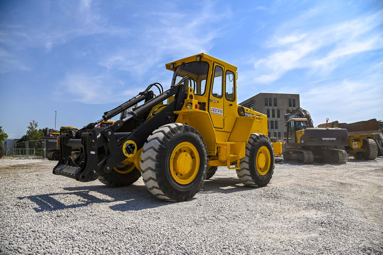 VOLVO BM4300 - Riteņu iekrāvējs: foto 1 VOLVO BM4300 - Riteņu iekrāvējs: foto 1