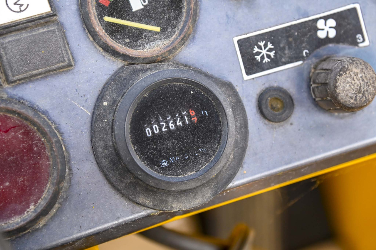 Riteņu iekrāvējs VOLVO BM4300: foto 49