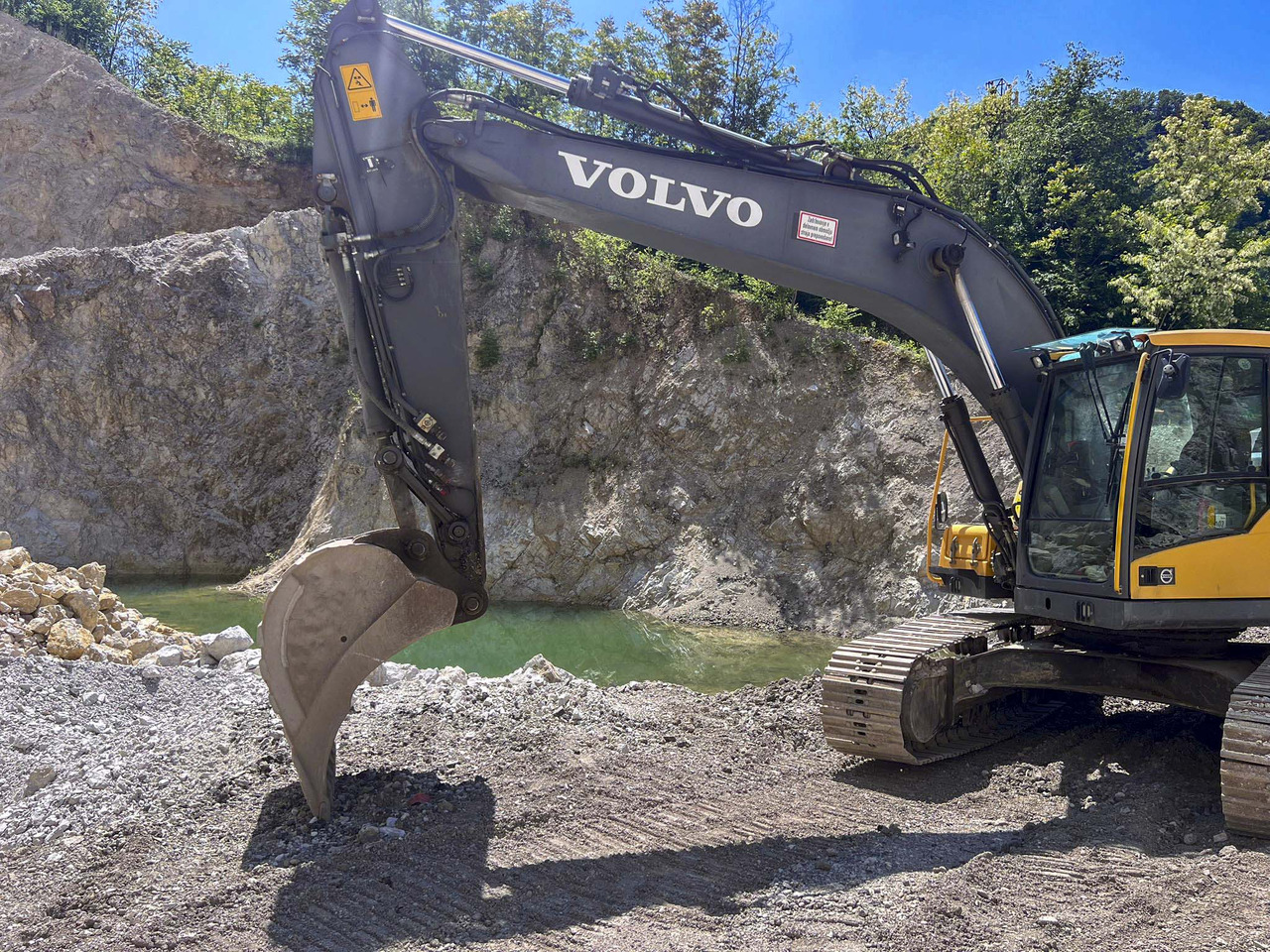 VOLVO EC220D - Kāpurķēžu ekskavators: foto 2 VOLVO EC220D - Kāpurķēžu ekskavators: foto 2