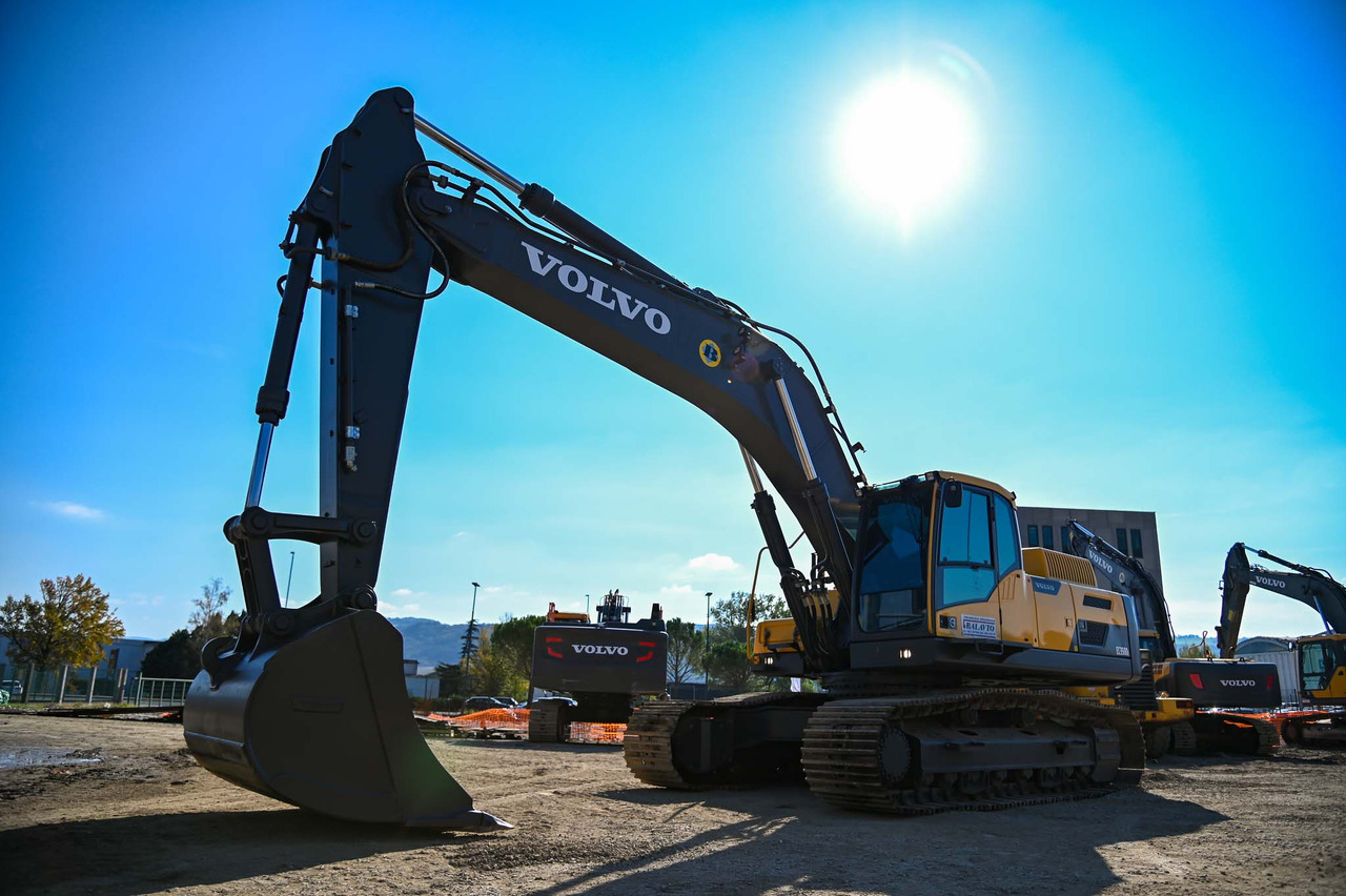 VOLVO EC350DL - Kāpurķēžu ekskavators: foto 1 VOLVO EC350DL - Kāpurķēžu ekskavators: foto 1