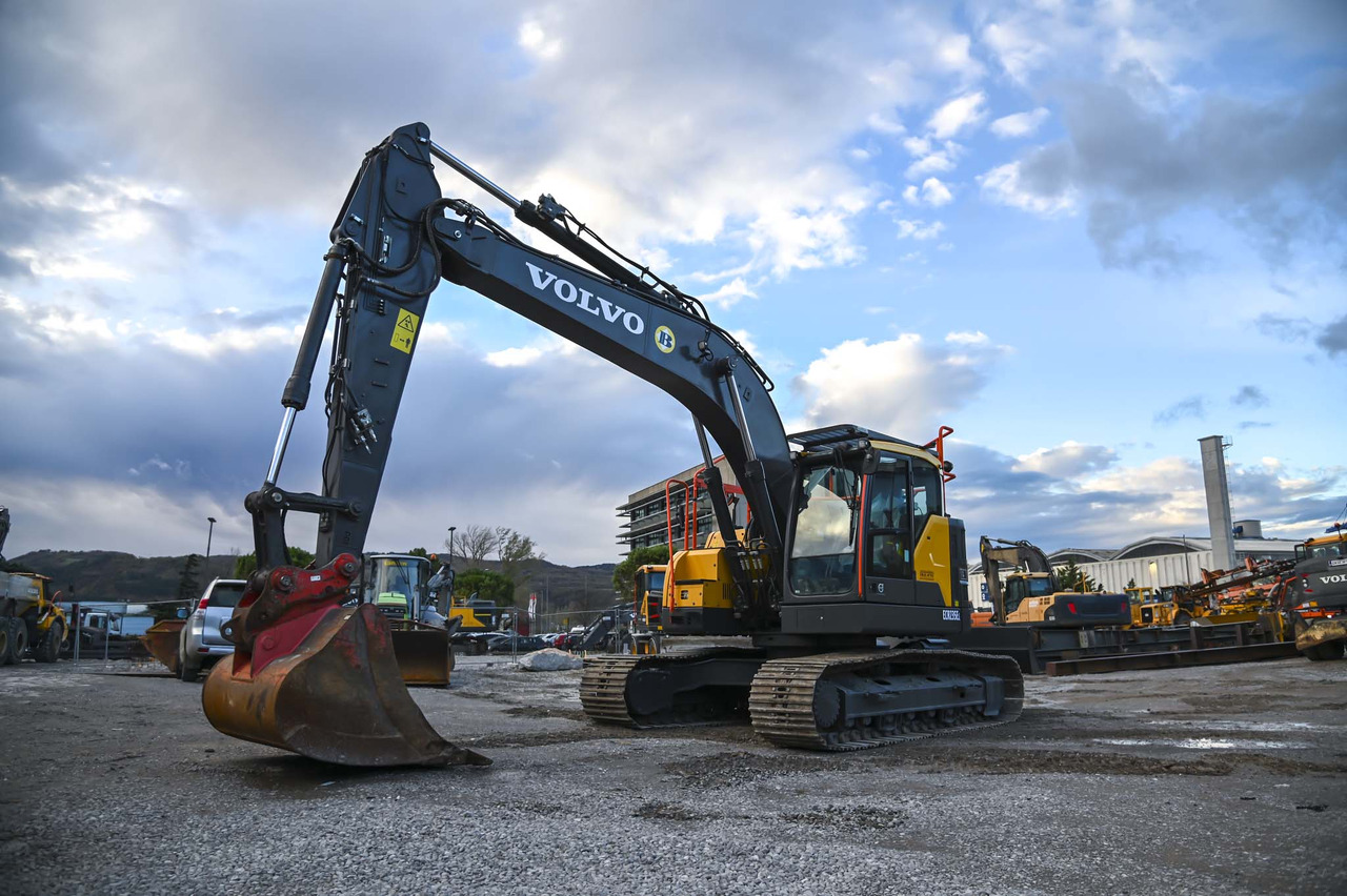 VOLVO ECR235EL - Kāpurķēžu ekskavators: foto 1 VOLVO ECR235EL - Kāpurķēžu ekskavators: foto 1