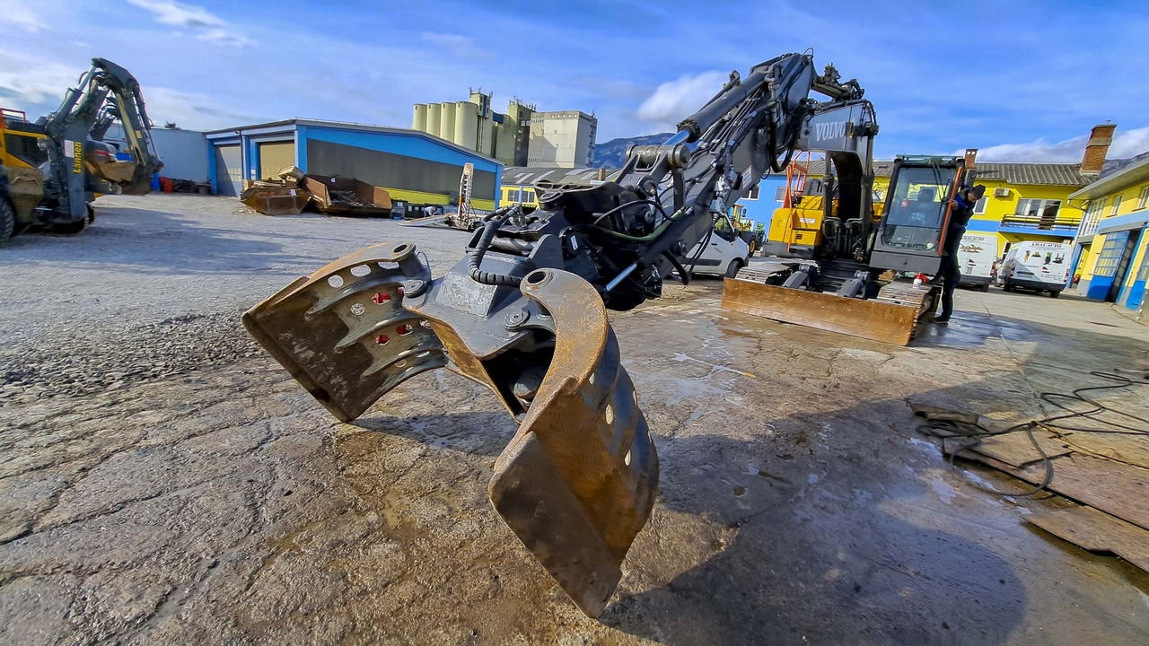 VOLVO ECR235EL - Kāpurķēžu ekskavators: foto 2 VOLVO ECR235EL - Kāpurķēžu ekskavators: foto 2