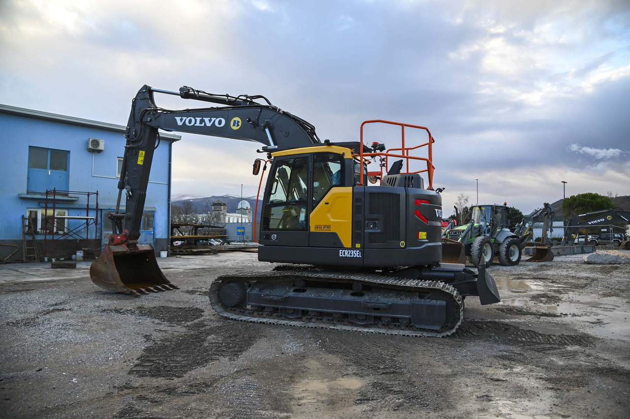 VOLVO ECR235EL - Kāpurķēžu ekskavators: foto 3 VOLVO ECR235EL - Kāpurķēžu ekskavators: foto 3