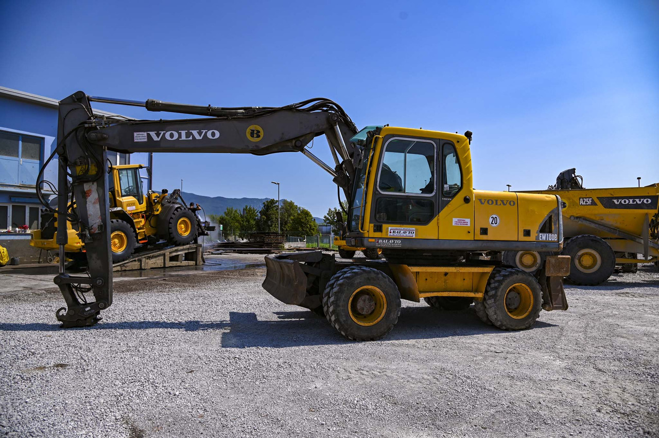 VOLVO EW180B - Riteņu ekskavators: foto 2 VOLVO EW180B - Riteņu ekskavators: foto 2