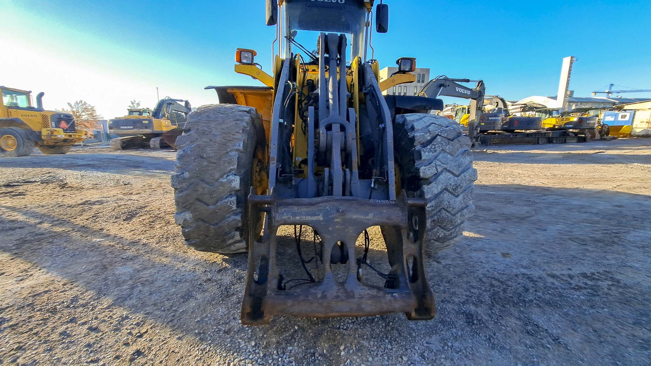 VOLVO L120E - Riteņu iekrāvējs: foto 2 VOLVO L120E - Riteņu iekrāvējs: foto 2