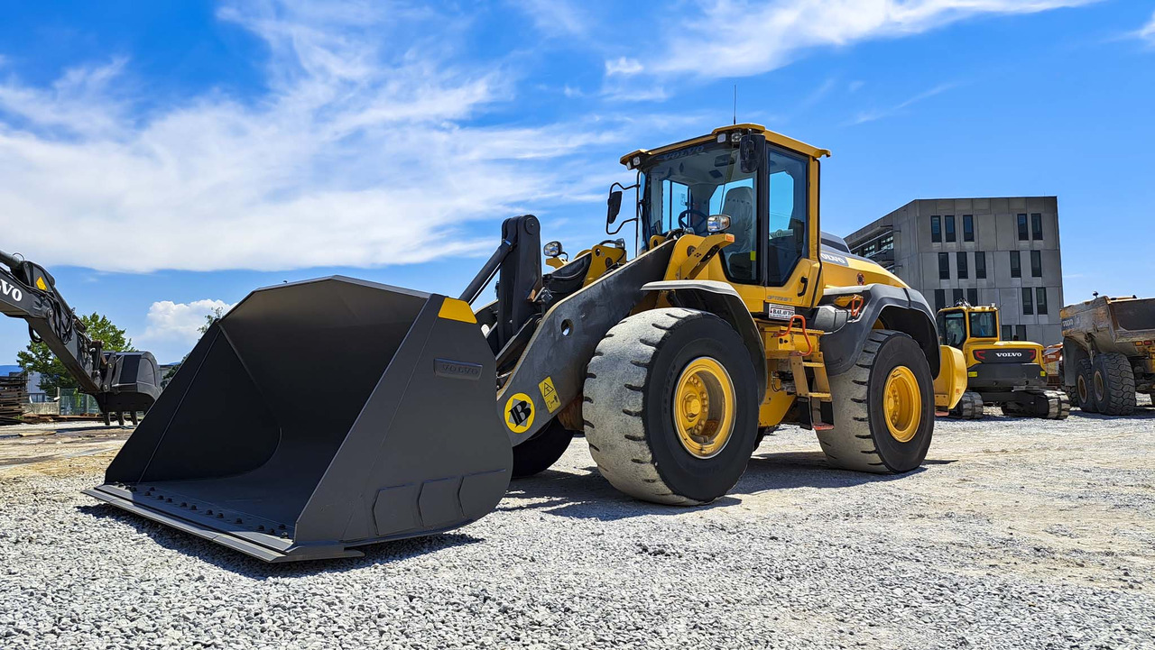 VOLVO L120H - Riteņu iekrāvējs: foto 2 VOLVO L120H - Riteņu iekrāvējs: foto 2