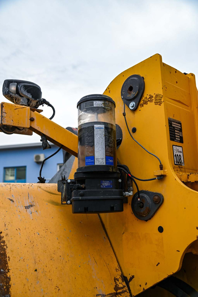 Riteņu iekrāvējs VOLVO L180G: foto 40