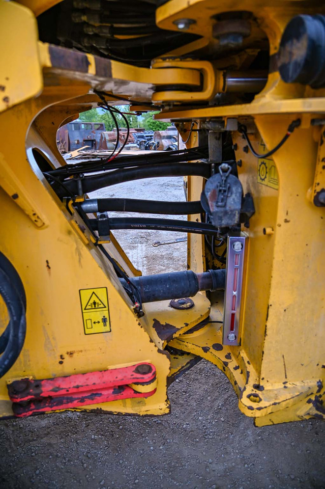 Riteņu iekrāvējs VOLVO L180G: foto 39