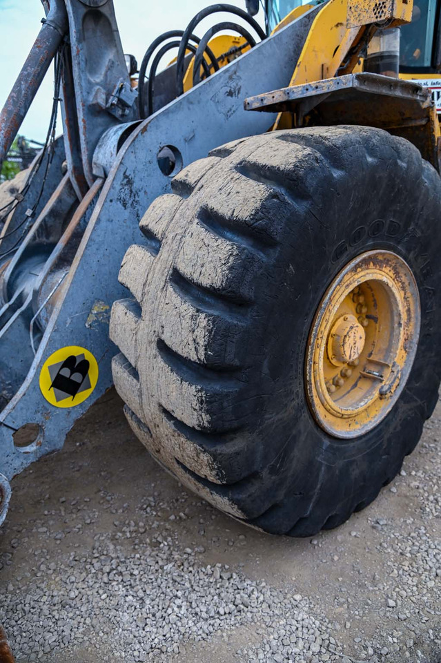 Riteņu iekrāvējs VOLVO L180G: foto 31