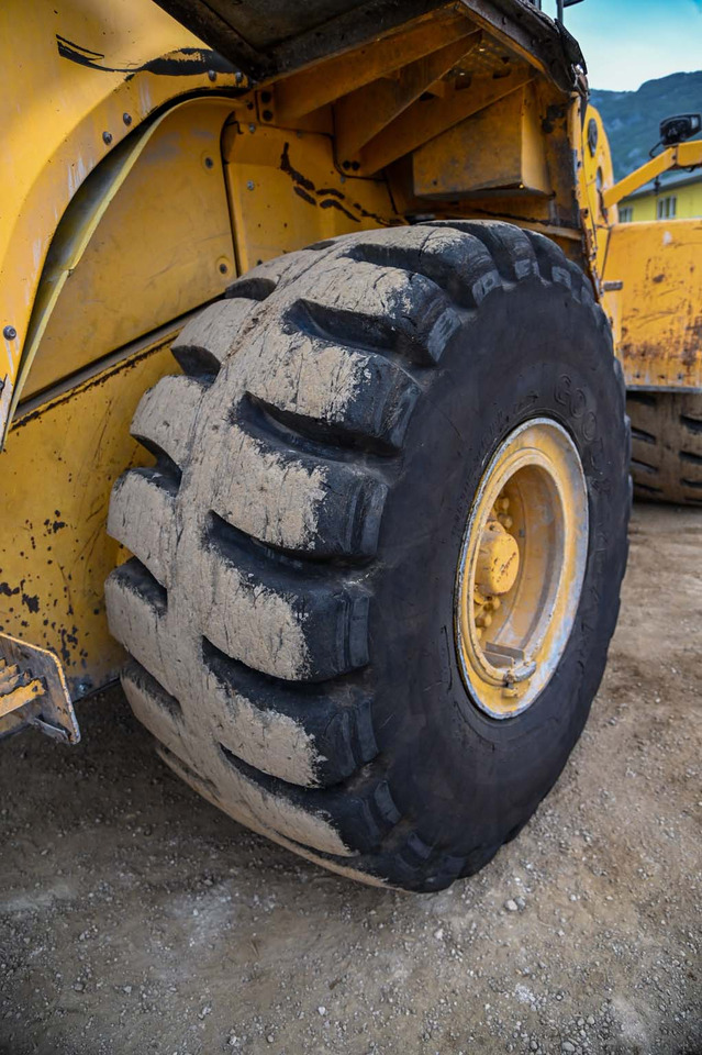 Riteņu iekrāvējs VOLVO L180G: foto 27
