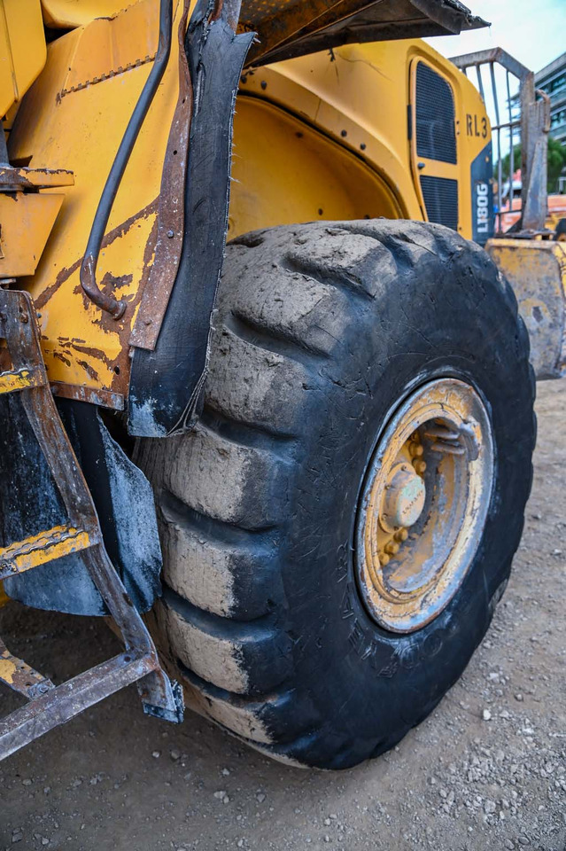 Riteņu iekrāvējs VOLVO L180G: foto 29