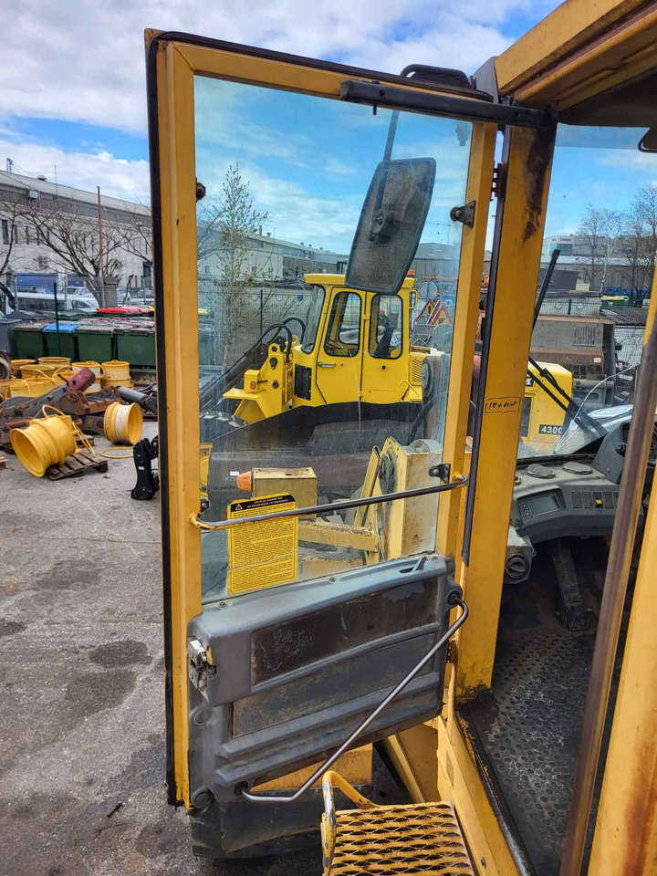 Volvo door - Durvis un rezerves daļas - Iekrāvējs: foto 2 Volvo door - Durvis un rezerves daļas - Iekrāvējs: foto 2