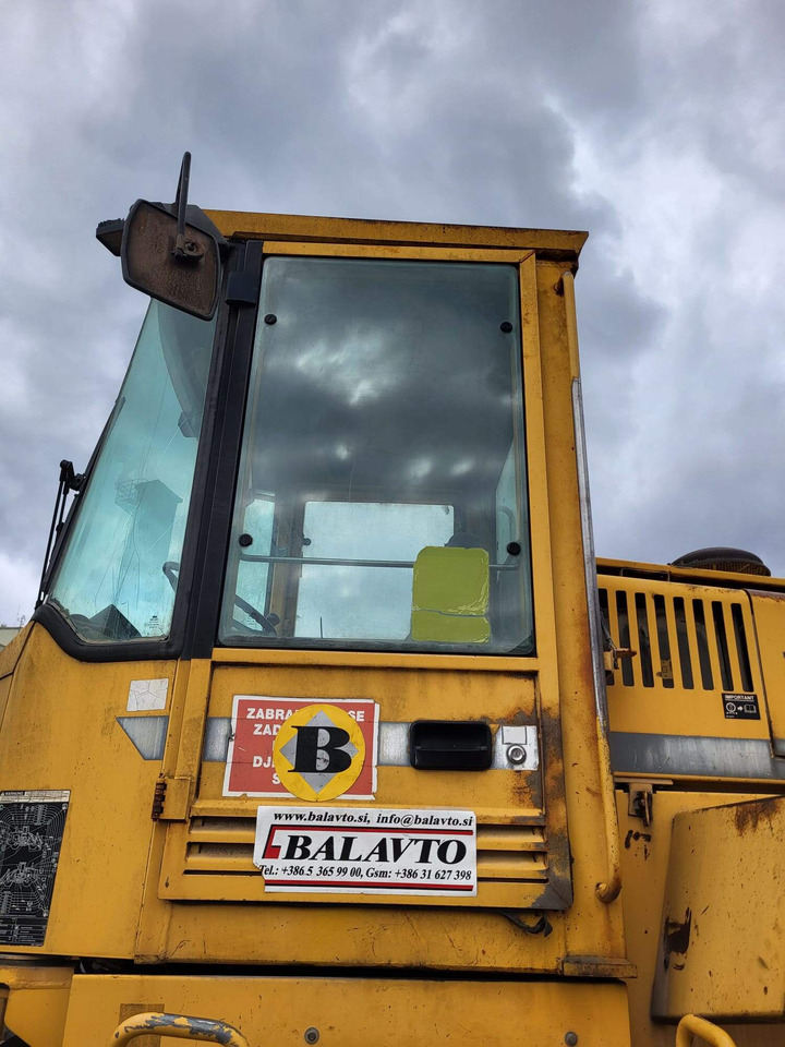 Volvo door - Durvis un rezerves daļas - Iekrāvējs: foto 1 Volvo door - Durvis un rezerves daļas - Iekrāvējs: foto 1