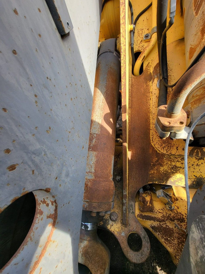 Volvo lifting hydraulic cylinder - Hidrauliskais cilindrs - Riteņu iekrāvējs: foto 2 Volvo lifting hydraulic cylinder - Hidrauliskais cilindrs - Riteņu iekrāvējs: foto 2