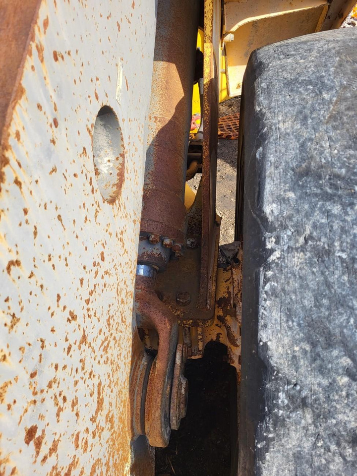 Volvo lifting hydraulic cylinder - Hidrauliskais cilindrs - Riteņu iekrāvējs: foto 2 Volvo lifting hydraulic cylinder - Hidrauliskais cilindrs - Riteņu iekrāvējs: foto 2