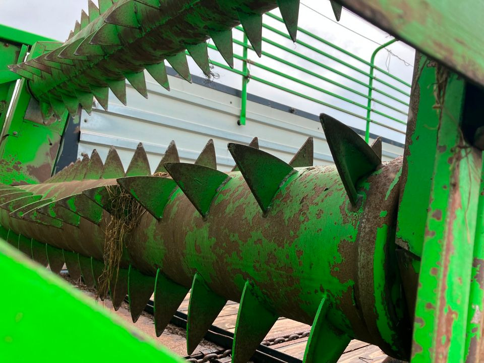 Deutz Fahr Ladewagen FE 6.37 mit Querförderband - Savācējpiekabe: foto 4 Deutz Fahr Ladewagen FE 6.37 mit Querförderband - Savācējpiekabe: foto 4