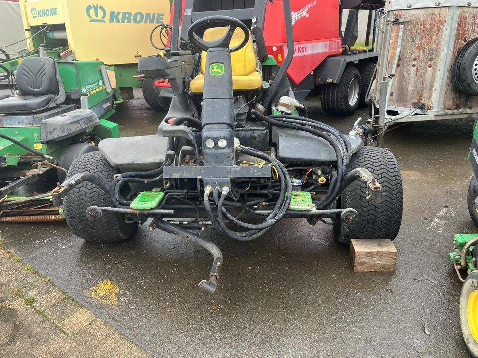 John Deere Spindelmäher, Großflächenmäher 2243, 2500A, 3235C - Zāles pļāvējs: foto 5 John Deere Spindelmäher, Großflächenmäher 2243, 2500A, 3235C - Zāles pļāvējs: foto 5