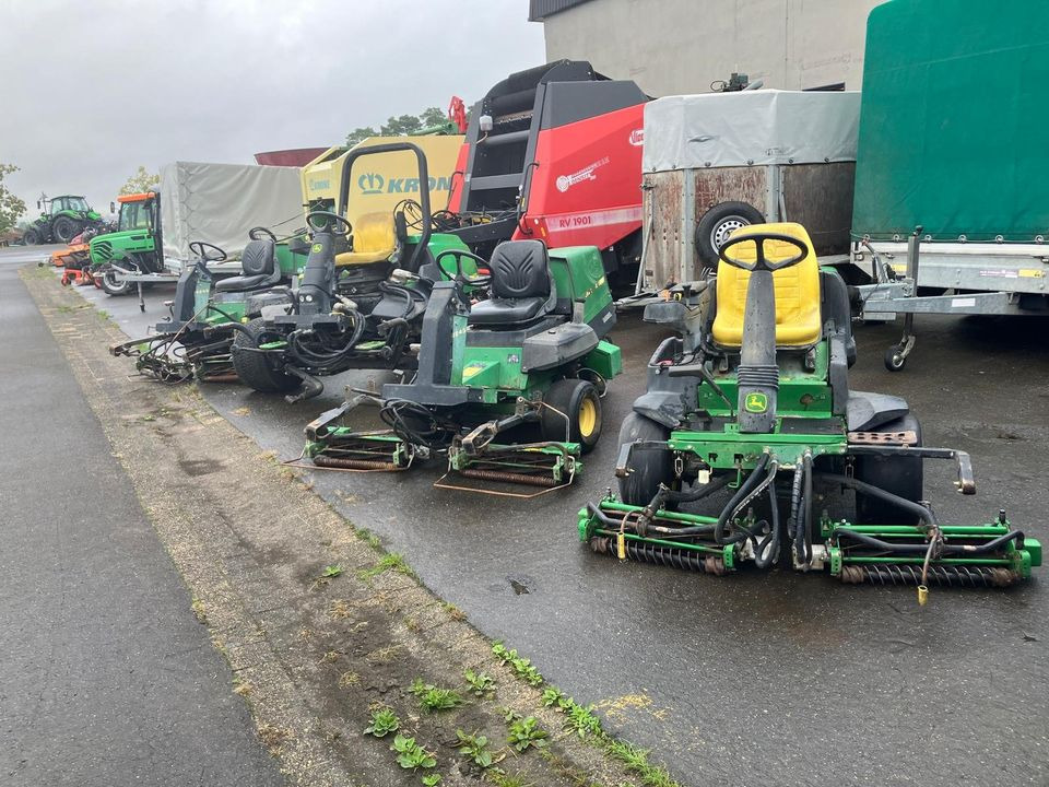 John Deere Spindelmäher, Großflächenmäher 2243, 2500A, 3235C - Zāles pļāvējs: foto 1 John Deere Spindelmäher, Großflächenmäher 2243, 2500A, 3235C - Zāles pļāvējs: foto 1