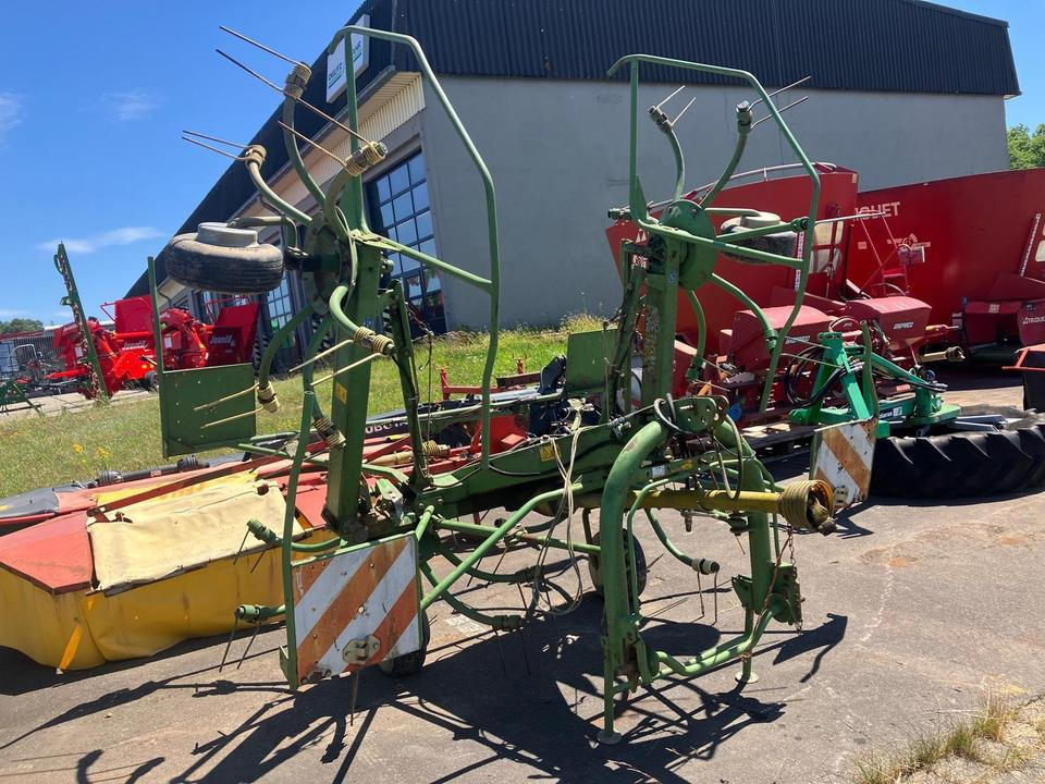 Krone KW 5.50 Wender, Heuer, Zetter hydr. Grenzstreueinrichtung - Vālotājs/ Ārdītājs: foto 2 Krone KW 5.50 Wender, Heuer, Zetter hydr. Grenzstreueinrichtung - Vālotājs/ Ārdītājs: foto 2