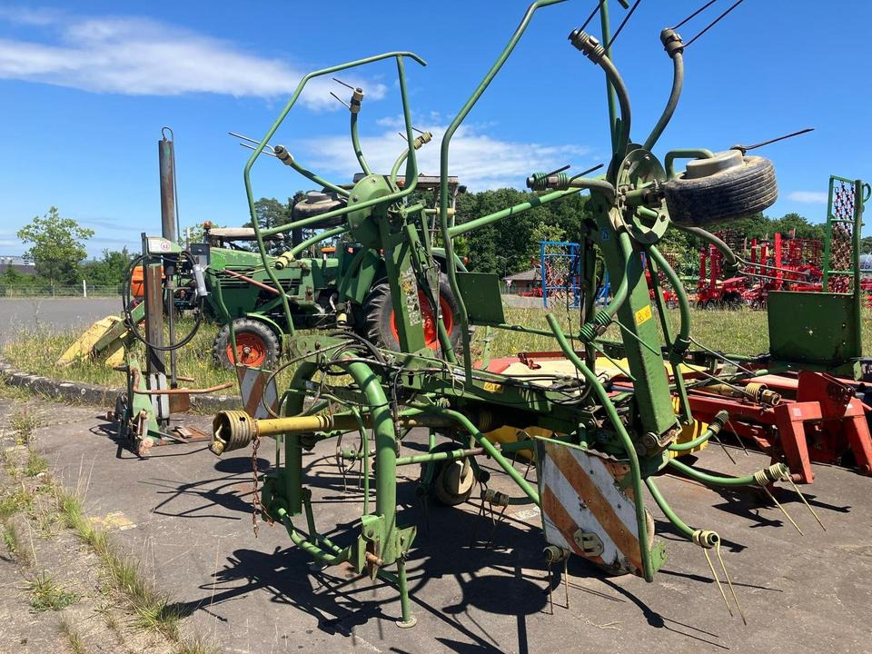 Krone KW 5.50 Wender, Heuer, Zetter hydr. Grenzstreueinrichtung - Vālotājs/ Ārdītājs: foto 1 Krone KW 5.50 Wender, Heuer, Zetter hydr. Grenzstreueinrichtung - Vālotājs/ Ārdītājs: foto 1