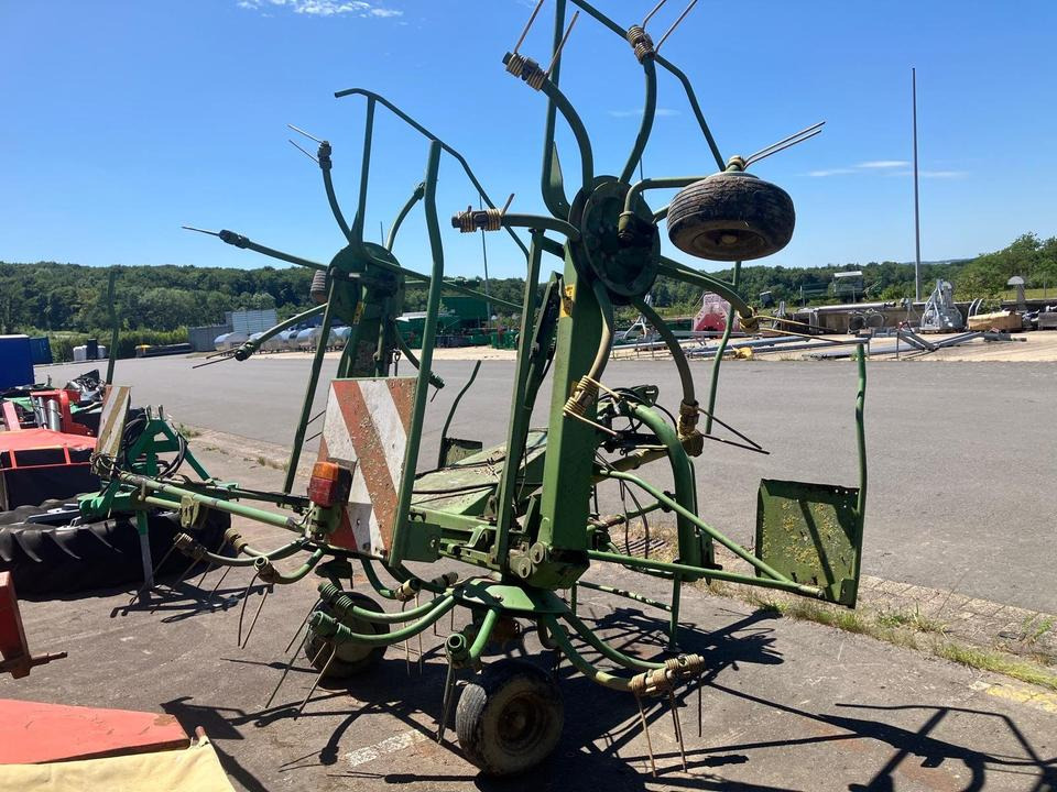 Krone KW 5.50 Wender, Heuer, Zetter hydr. Grenzstreueinrichtung - Vālotājs/ Ārdītājs: foto 3 Krone KW 5.50 Wender, Heuer, Zetter hydr. Grenzstreueinrichtung - Vālotājs/ Ārdītājs: foto 3