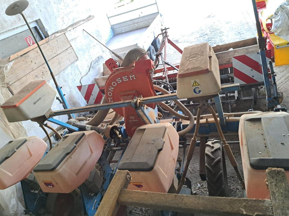 Monosem Pneumatisches Maissägerät 4-Reihig - Precīzās izsējas sējmašīna: foto 4 Monosem Pneumatisches Maissägerät 4-Reihig - Precīzās izsējas sējmašīna: foto 4
