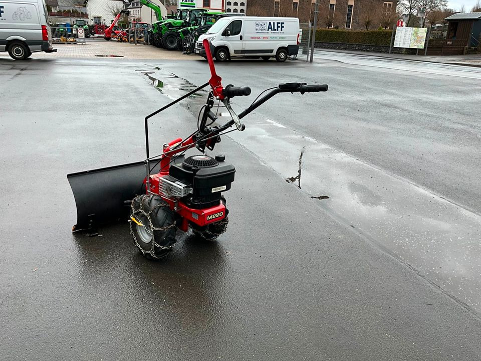 Schneeschieber, 1-Achser, 85cm Schneeschild, Antrieb - Dārza tehnika: foto 3 Schneeschieber, 1-Achser, 85cm Schneeschild, Antrieb - Dārza tehnika: foto 3