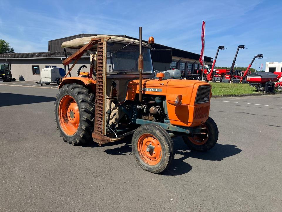 Traktor Fiat 315 Oldtimer mit Mähwerk Baujahr 1968 - Traktors: foto 1 Traktor Fiat 315 Oldtimer mit Mähwerk Baujahr 1968 - Traktors: foto 1